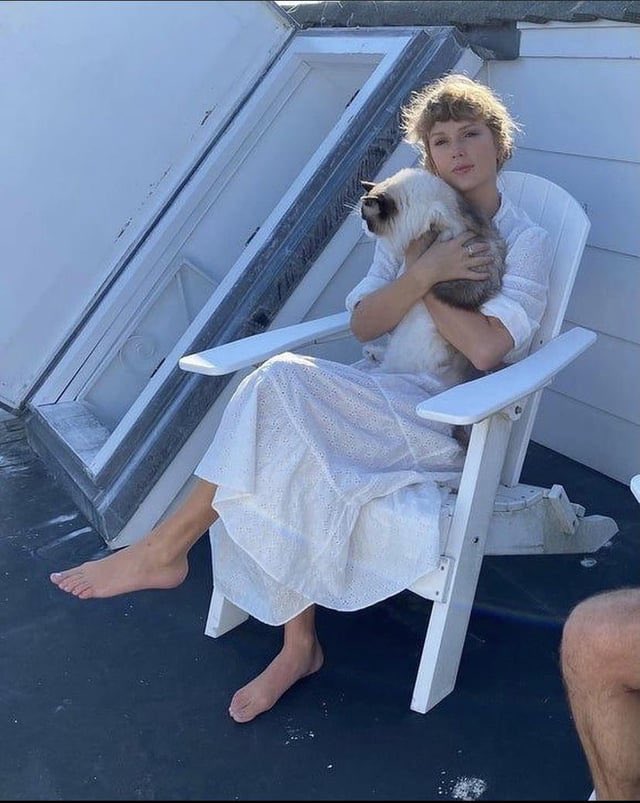 swiftie13coded's tweet photo. Our graceful mother https://t.co/Ng8gl6qr74