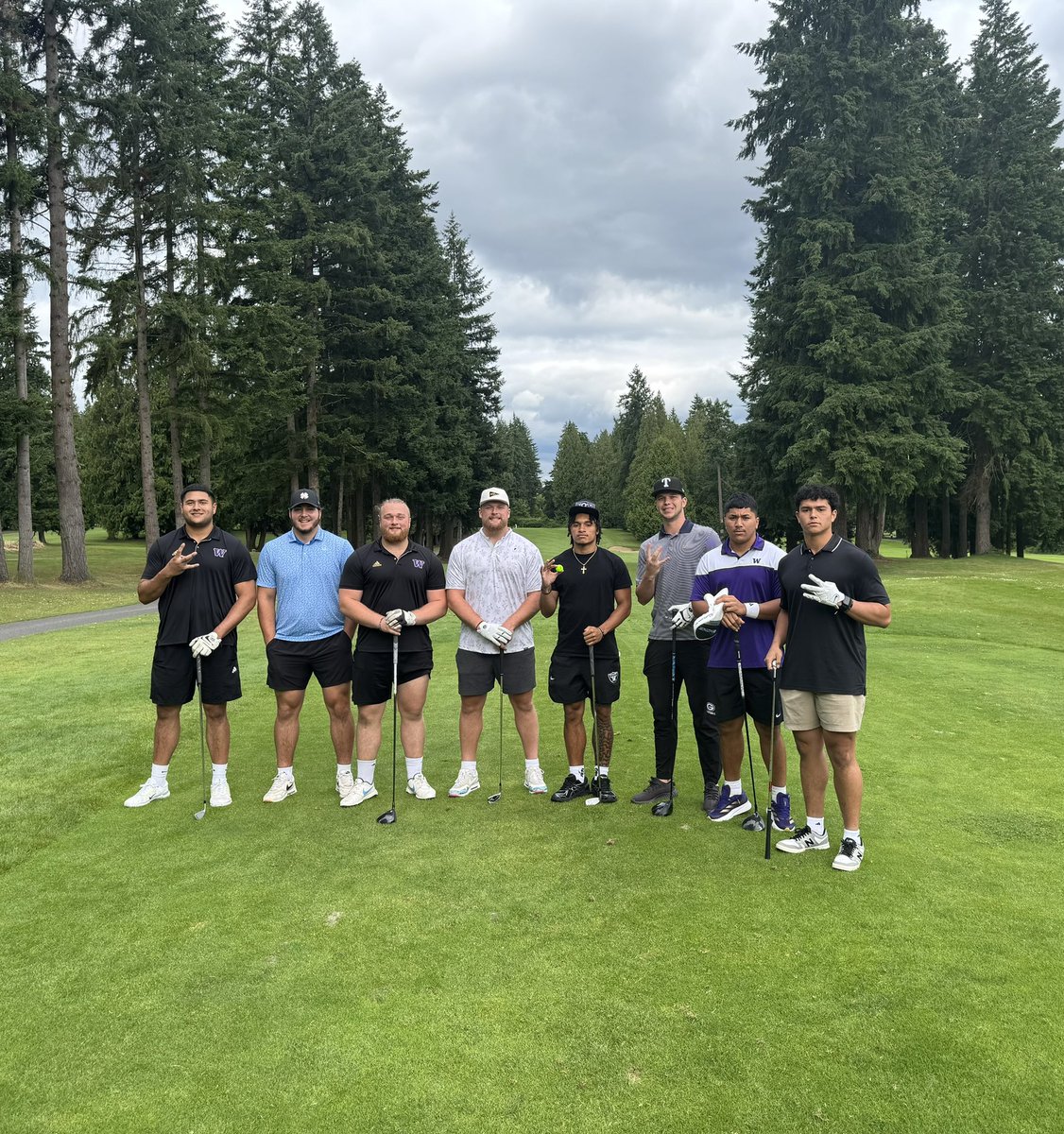 LandenHatchett's tweet image. Qb’s vs OL ⛳️🏌️