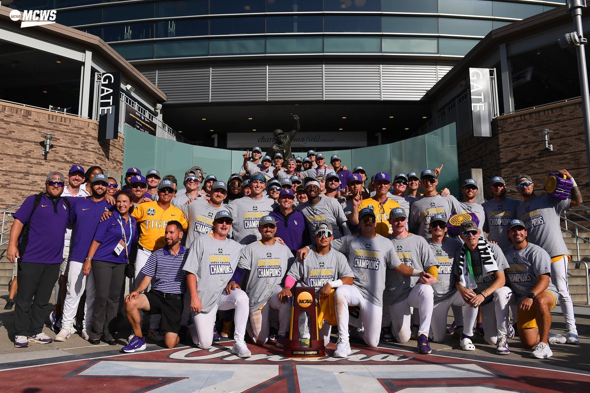 NCAABaseball's tweet photo. Leaving with the dub.

#MCWS x @LSUbaseball https://t.co/YBklBF6laP