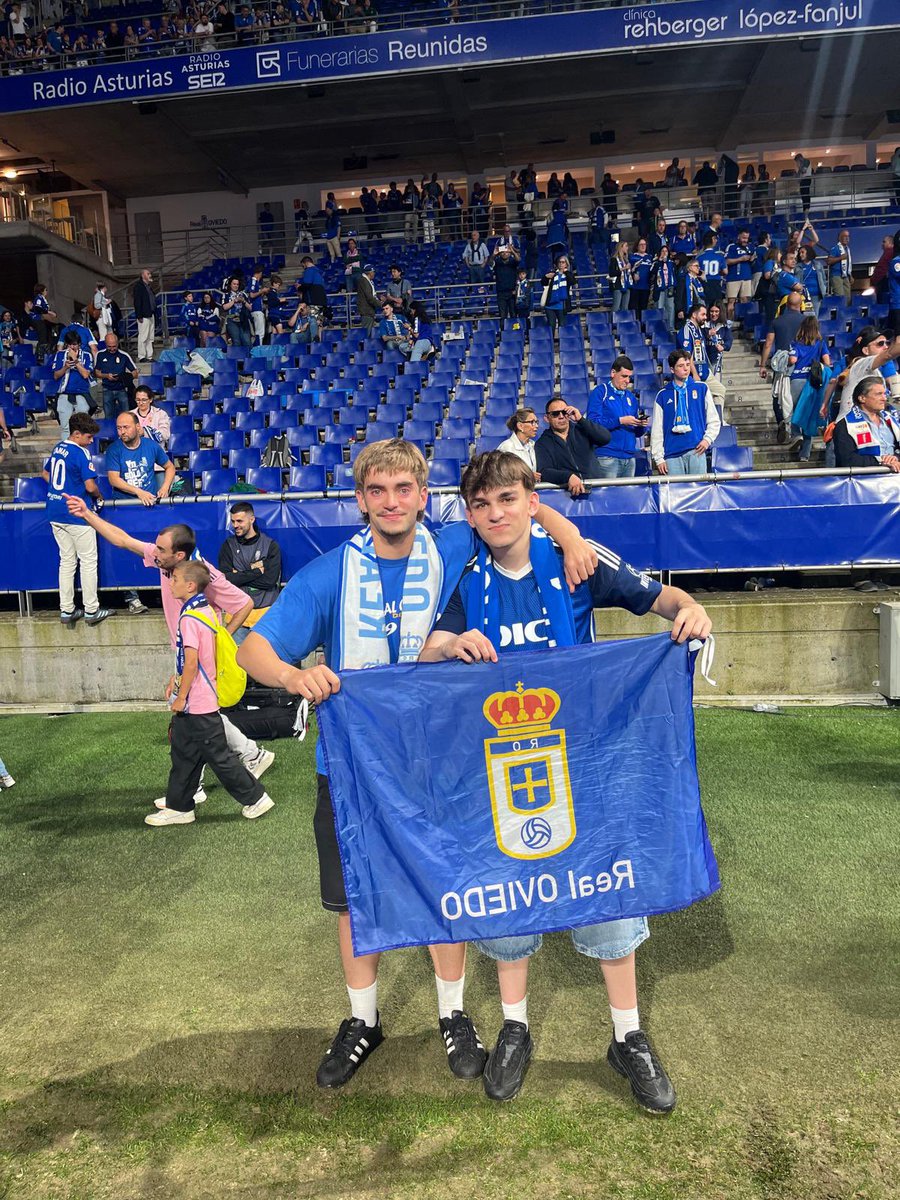 davimendezzz's tweet photo. Termina la mayor pesadilla de mi vida. Ayer no lloraba yo, sino el niño que soportó ser el único oviedista de clase, el niño q salió llorando de su estadio ante Caravaca, Eibar, Sporting B y otros tantos…
Bendito el día que pisé este estadio por primera vez con Papá, gracias.💙 https://t.co/b7qdl89q7t