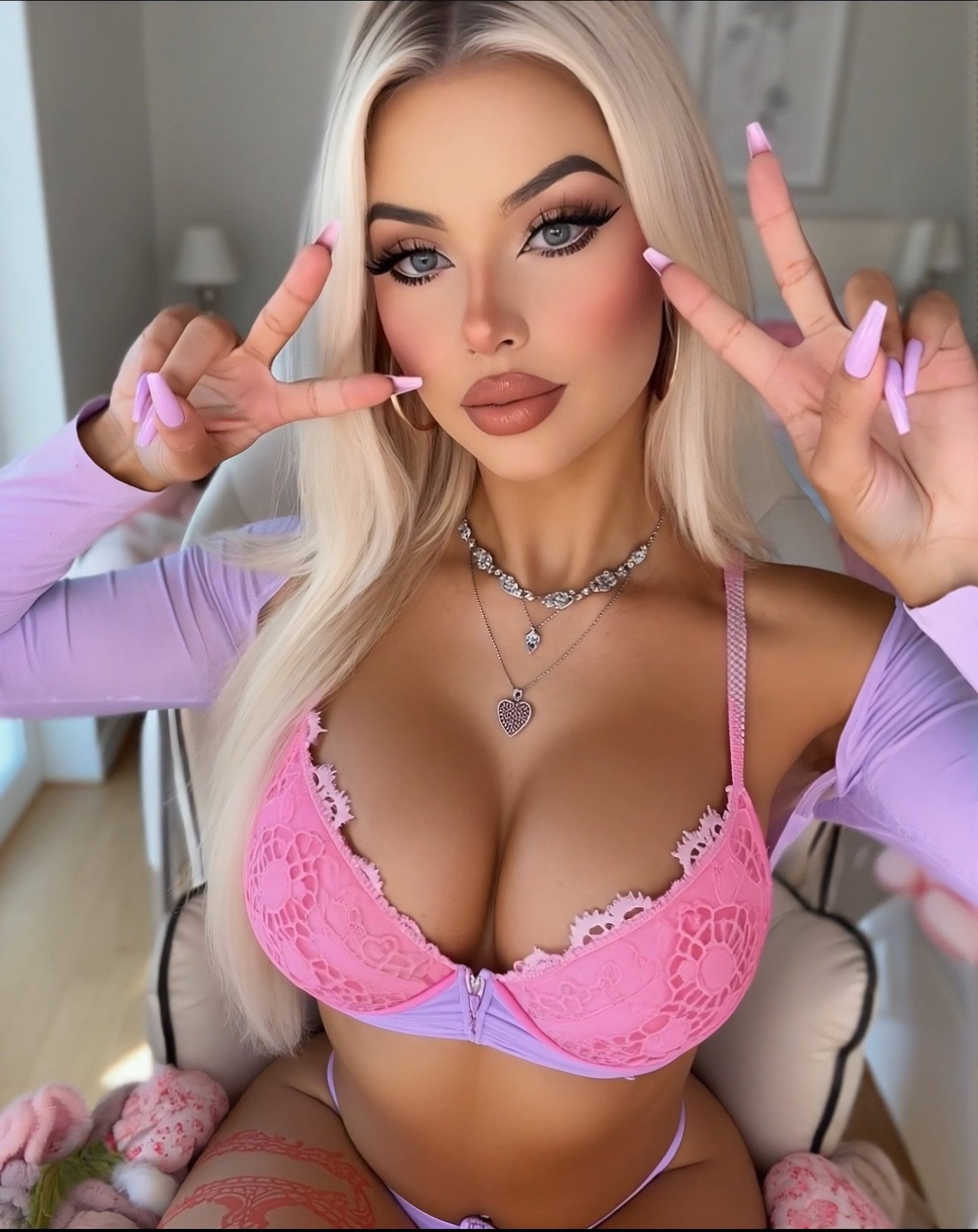 how many times did u zoom in BE HONEST 😌💘 https://t.co/blj4ohoZ1y