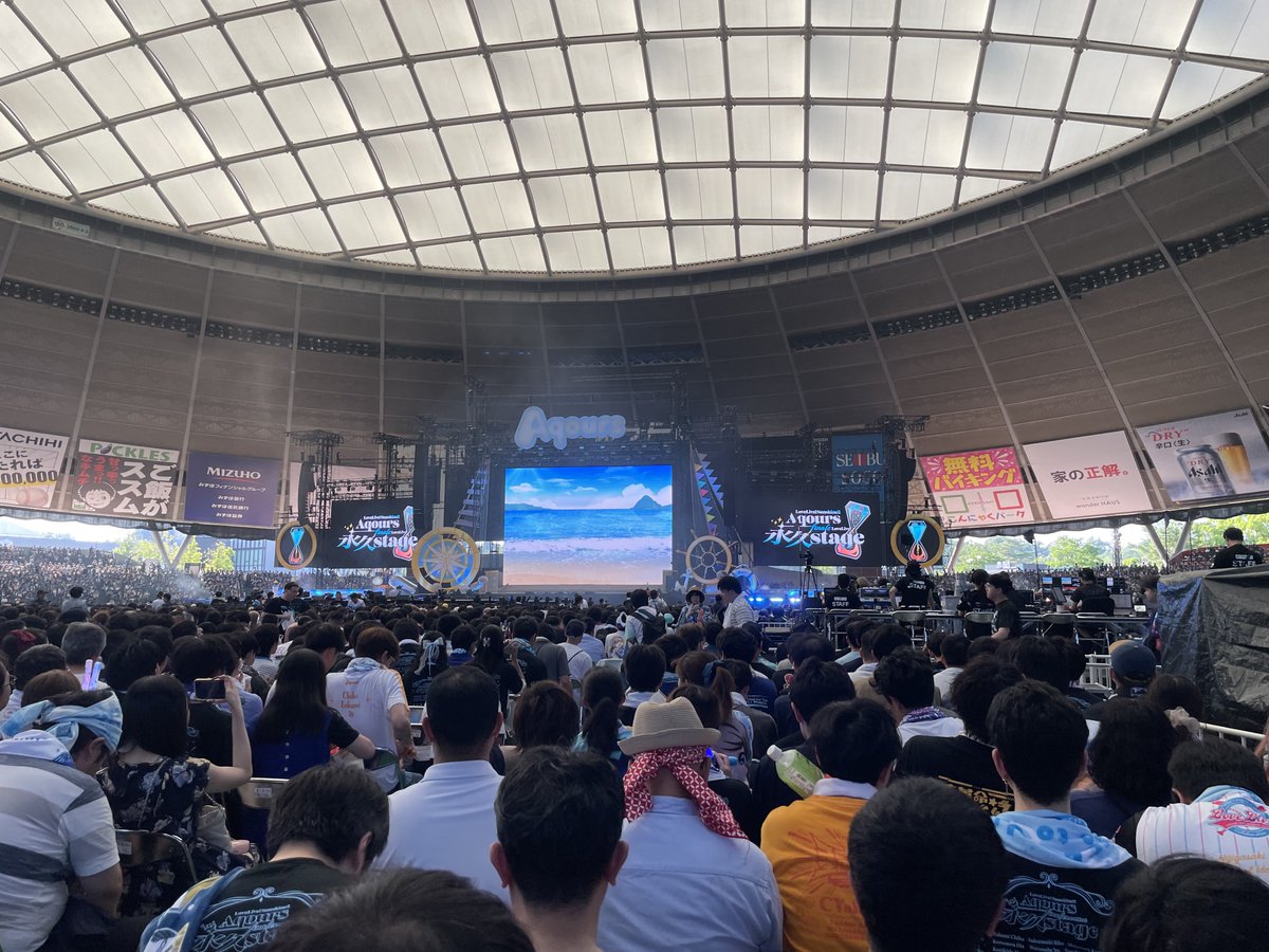 DevvyStar's tweet photo. The best decision I ever made was applying for #Aqours_finale_Day2.

The last thing I ever wanted to do as a Love Live fan was to go to a live in person. One of the best experiences of my life!!! 💛

AND I WAS SO CLOSE TO THE SEIYUU WHEN THEY WERE ON THE CARTS!!!! https://t.co/4OLoemdL2u