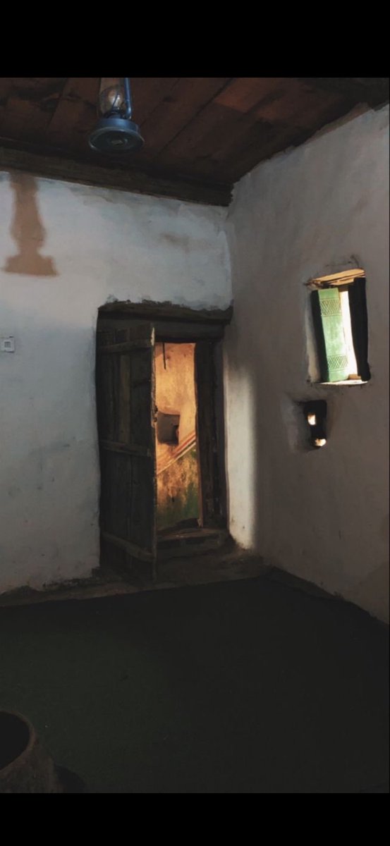 وقِمَّةُ البؤسِ أنْ تُبكيكَ ذاكِرةٌ
بمنزلٍ كنتَ دوماً فيهِ تبتَسِمُ