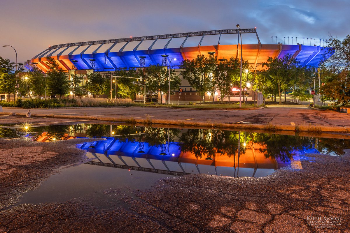 Keith Moore (@kmoorephotos) on Twitter photo A couple of photos from after Game 5. Love it when the bridges & buildings get lit up in <a href="/EdmontonOilers/">Edmonton Oilers</a> colours!! #yeg #OilersNation A couple of photos from after Game 5. Love it when the bridges & buildings get lit up in <a href="/EdmontonOilers/">Edmonton Oilers</a> colours!! #yeg #OilersNation