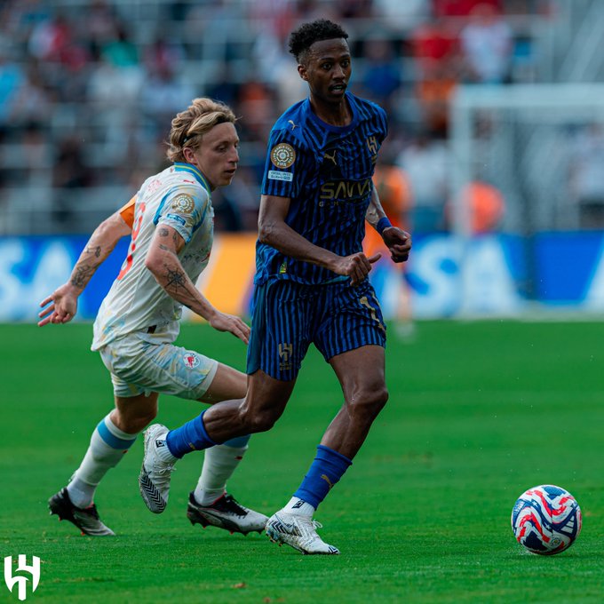 ¡FINAL! Al-Hilal 🇸🇦 y Red Bull Salzburg 🇦🇹 igualaron 0 a 0, en un partido donde los saudíes dominaron pero sin tener puntería en el último tercio.

Real Madrid y los austríacos se enfrentan entre sí con 4 puntos cada uno, ylos saudíes (2pts) van con el Pachuca. Complicado.