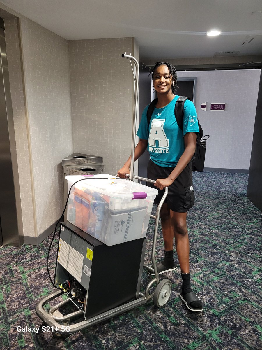 TreTilJon's tweet image. I have coached for 30 years but today I moved my daughter into HER college dorm room at NMST. The player parent role is a seat I have never experienced. Giving God glory for her story. Yes, I am going to ugly cry!!! She's excited and that excites me. #Tillisaboutit
