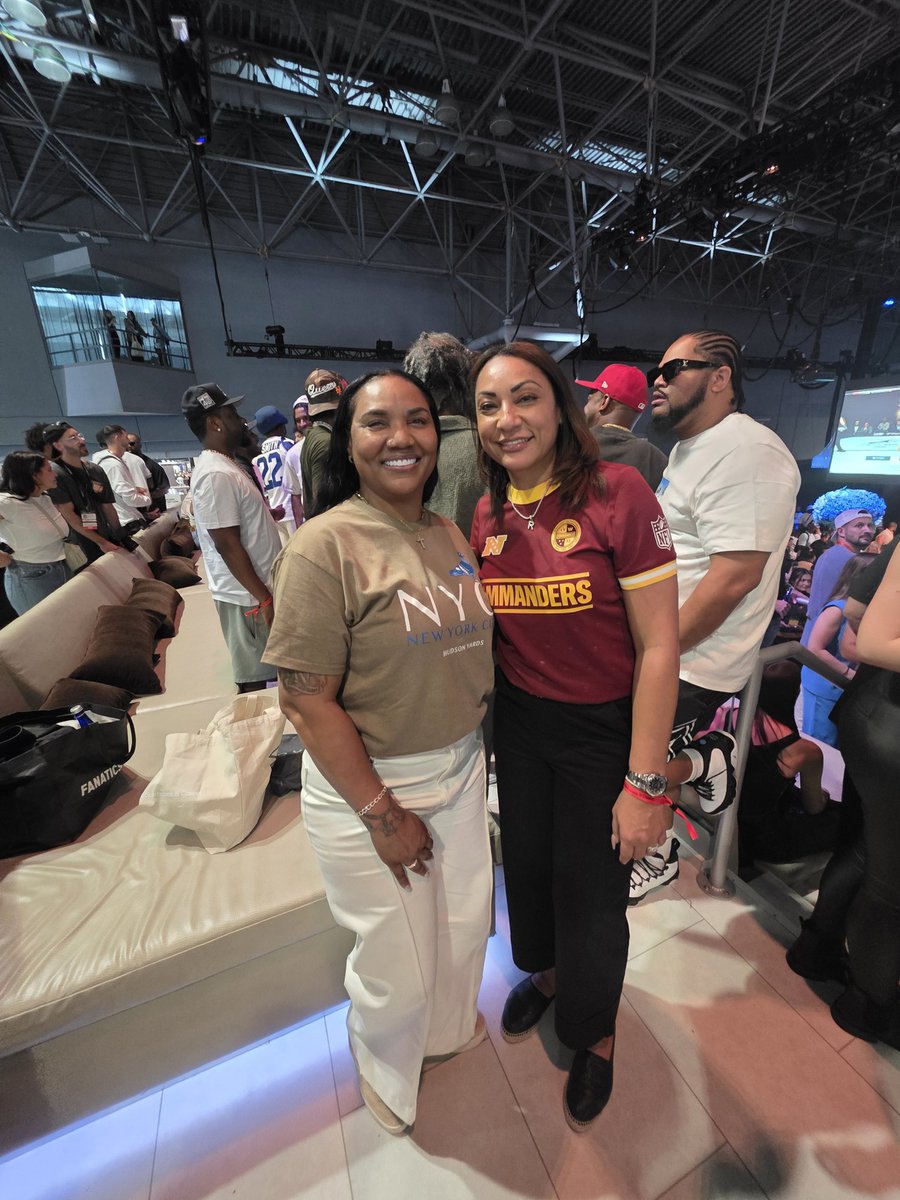LovelyMzJackson's tweet image. Thankful to be invited to Fanatics Fest to speak and meet some of the OG mother's. #wandadurant #gloriajames