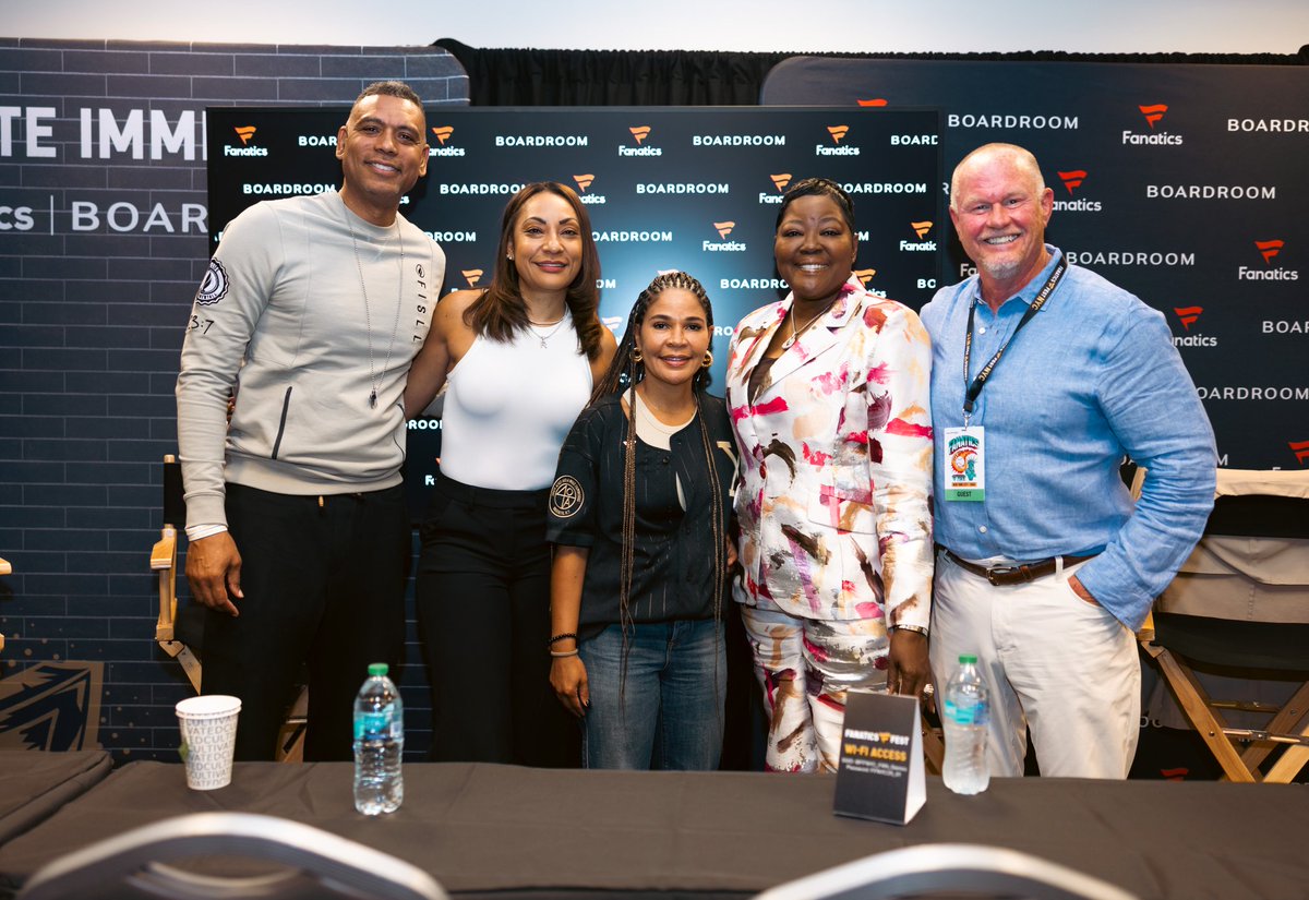 LovelyMzJackson's tweet image. Thankful to be invited to Fanatics Fest to speak and meet some of the OG mother's. #wandadurant #gloriajames