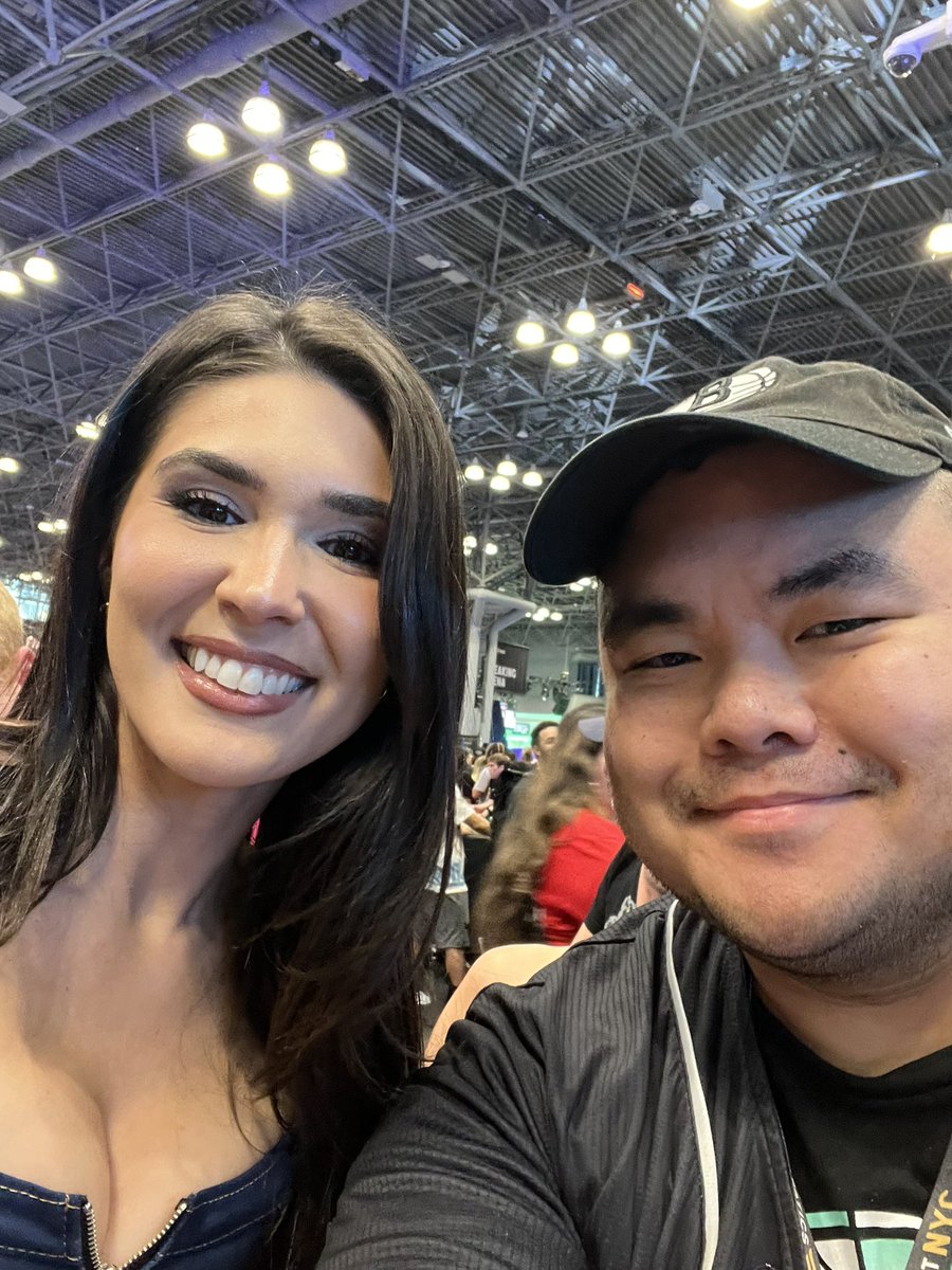 markbuen's tweet photo. A time was had at this weekend’s @FanaticsFest @catherinekelley @TaylorRooks @KDTrey5 #fanaticsfest #Durant #wwe #brooklyn #nets #topps https://t.co/QsAKZHn4vx