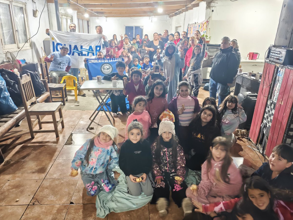 IgualarArg's tweet image. 🎬✨ ¡Tarde mágica en el merendero &quot;Los Gurices&quot; en #Moreno! Este sábado proyectamos una peli para chicos y chicas, con pochoclos, juegos y muchas sonrisas 💛🍿🎈
Cada infancia importa!

#Igualar #MDF #AltoGuiso #Solidaridad #CasaDino