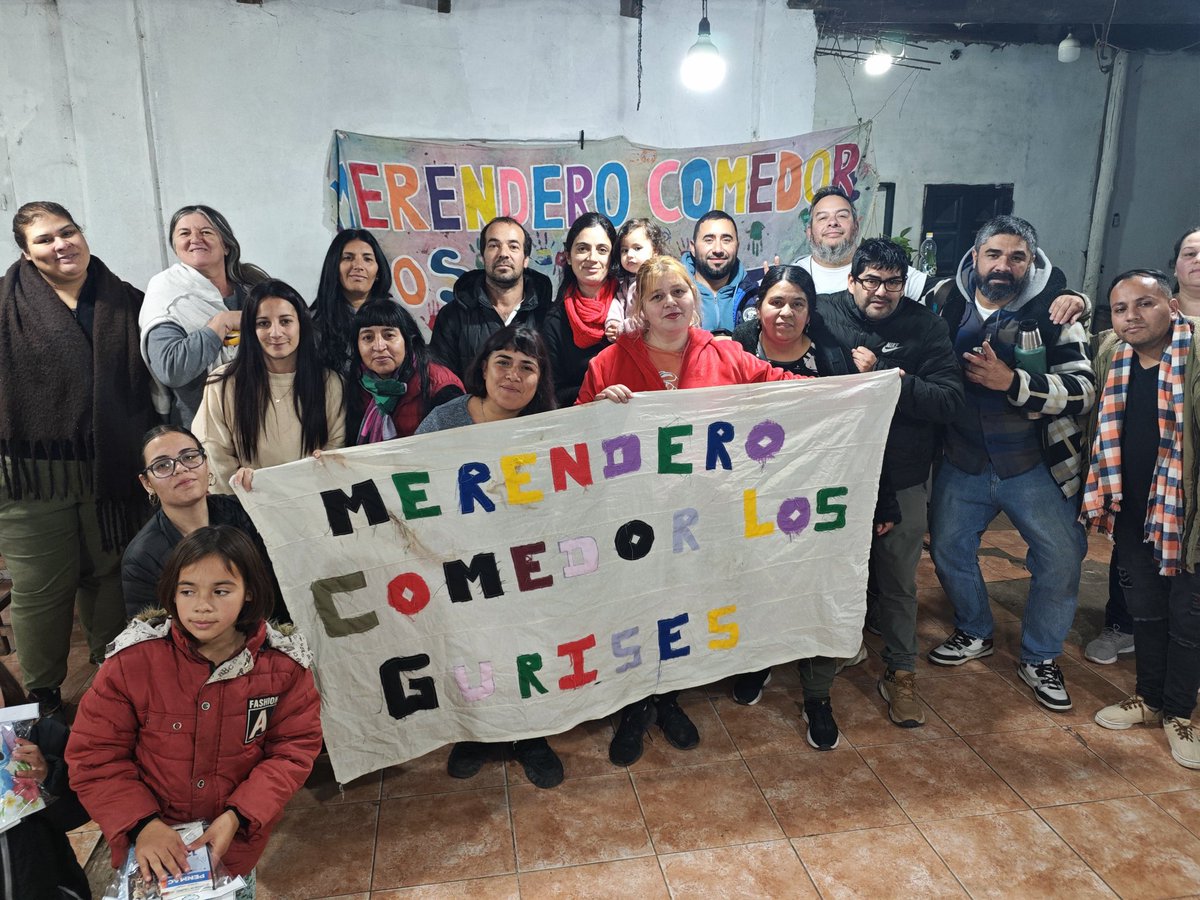 IgualarArg's tweet image. 🎬✨ ¡Tarde mágica en el merendero &quot;Los Gurices&quot; en #Moreno! Este sábado proyectamos una peli para chicos y chicas, con pochoclos, juegos y muchas sonrisas 💛🍿🎈
Cada infancia importa!

#Igualar #MDF #AltoGuiso #Solidaridad #CasaDino