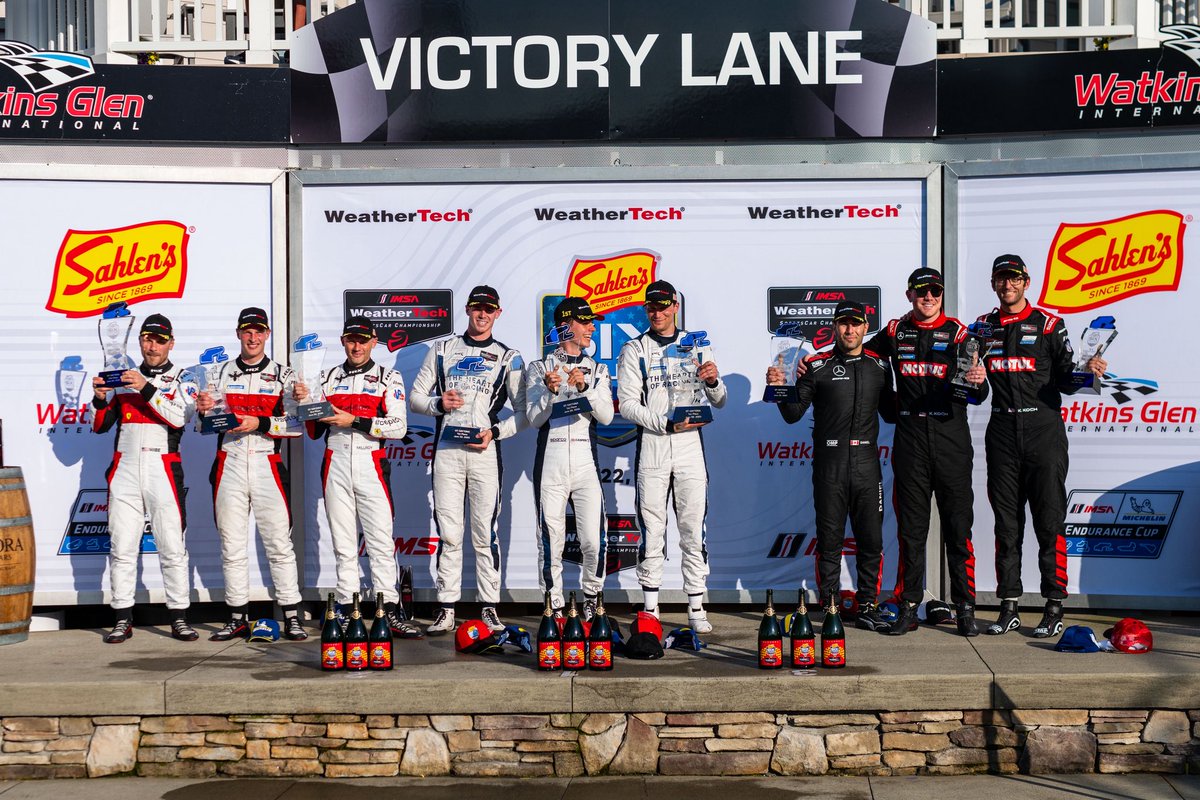 OptimumMSport's tweet image. WE DID IT🥳 

P1 Bronze Cup🥇
P2 GTD🥈
First podium with Ferrari🐴 
First IMSA podium of 2025 🍾 
Second podium at Watkins Glen🇺🇸
Extended Endurance Cup lead🏆

Not much beats a trip to victory lane! 

An incredible fight from P12 to the flag 🙌🏼

#IMSA #Sahlens6Hrs #WGI