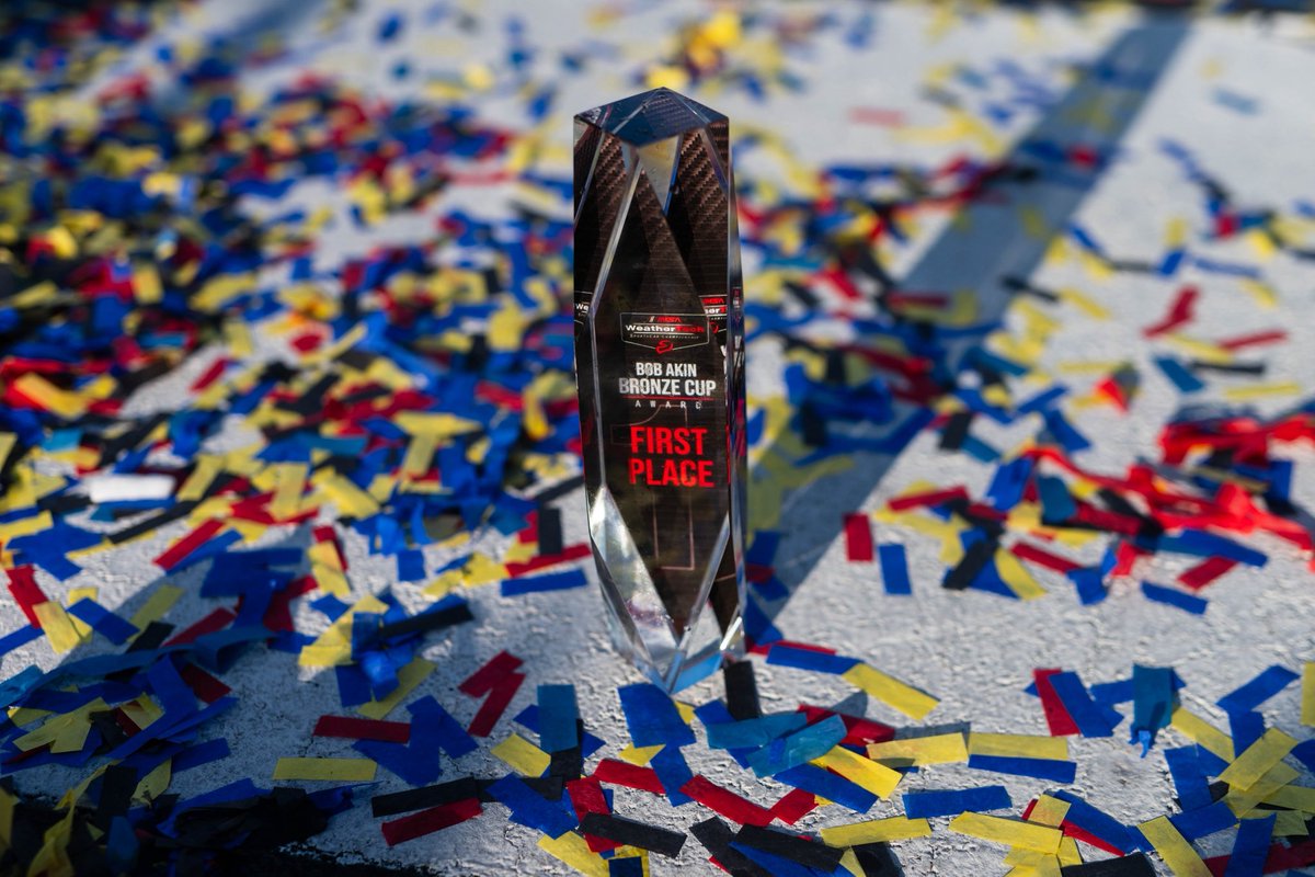 OptimumMSport's tweet image. WE DID IT🥳 

P1 Bronze Cup🥇
P2 GTD🥈
First podium with Ferrari🐴 
First IMSA podium of 2025 🍾 
Second podium at Watkins Glen🇺🇸
Extended Endurance Cup lead🏆

Not much beats a trip to victory lane! 

An incredible fight from P12 to the flag 🙌🏼

#IMSA #Sahlens6Hrs #WGI