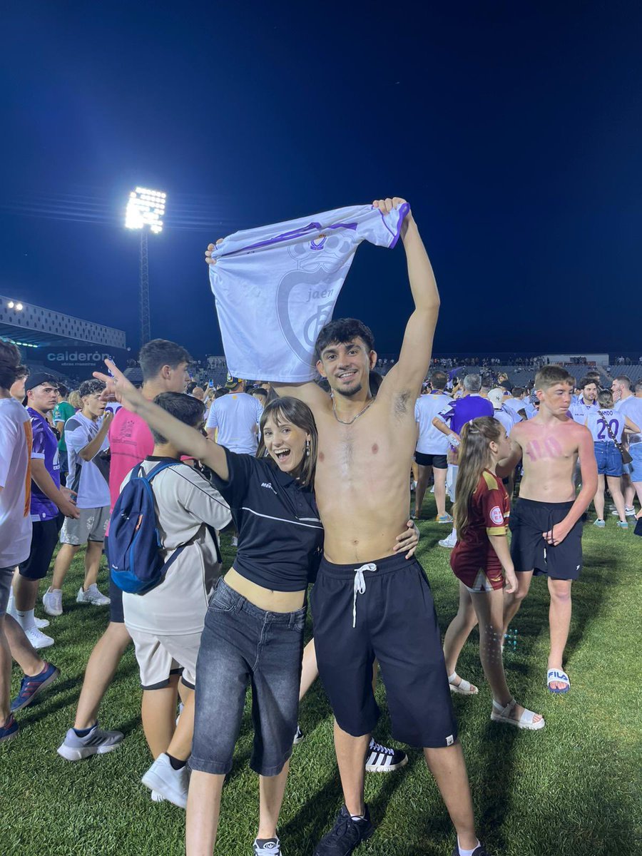 jesusjimeenez27's tweet photo. BENDITA LOCURA🤍💜 @RealJaenCF @OOCRealJaen @CanalLagarto https://t.co/AMKWm25VbE