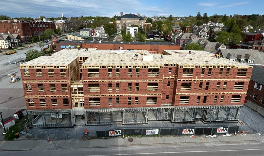 🏗️38 new housing units are in the works in downtown Burlington! This redevelopment project is fueled by $1 million from the State Brownfields Revitalization Fund. 

To date, the BRF has helped create 718 new housing units. 🔗Learn more: accd.vermont.gov/economic-devel…