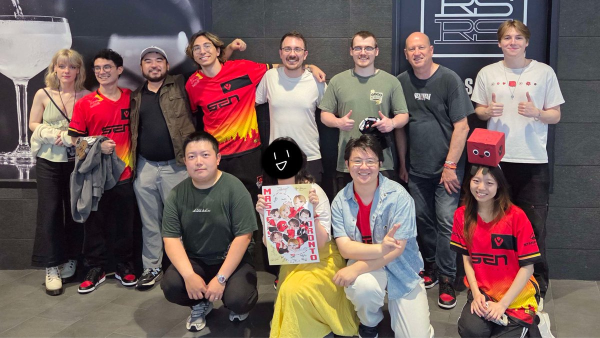 Yayayazii's tweet image. Never been happier than now to be a fan and intern. It was a blast working on this event with Sen and getting to meet everyone was hella fun!

Hope to see everyone again soon &amp;lt;3