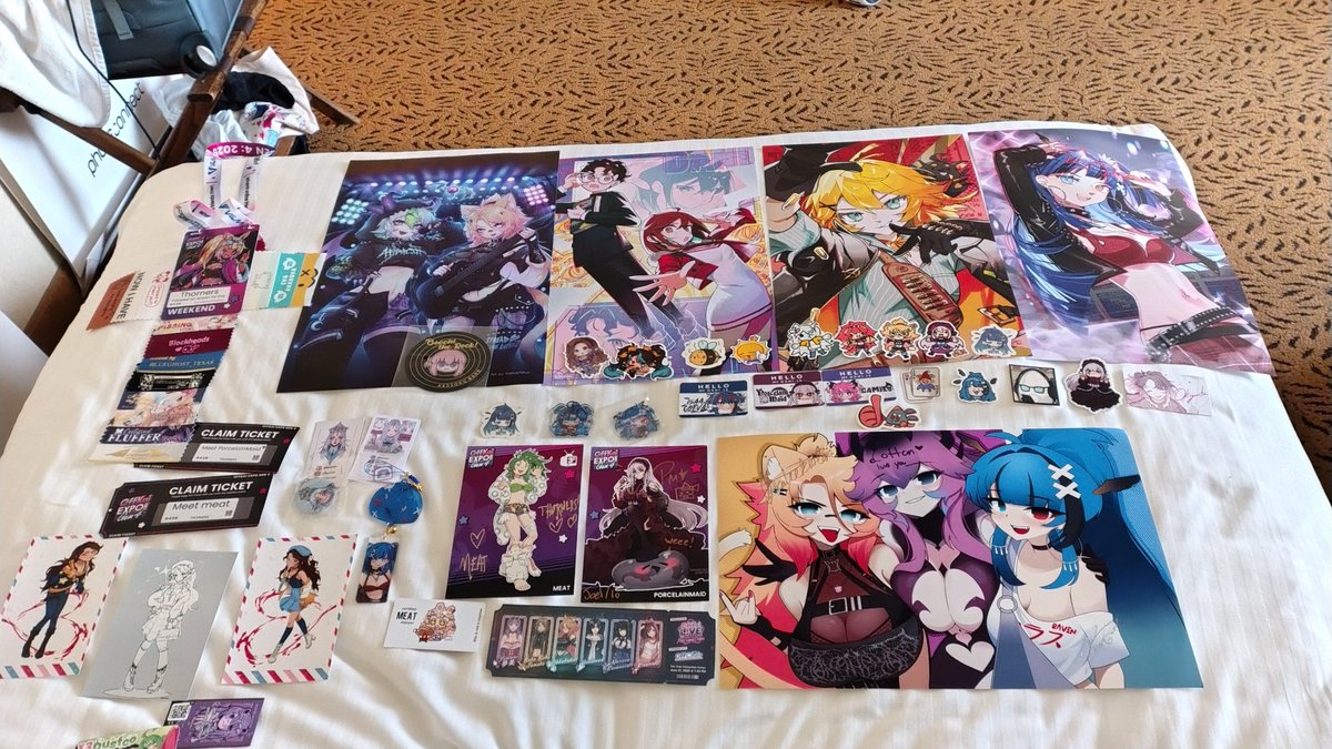 And that is the end for offkai 2025!!!

This was an amazing event to go to. Everyone was so nice and i genuinely made connections with people i didn't thought it was possible.

I saw most of my oshi's during the event. I'm normally a really shy guy and i'm very insecure about who