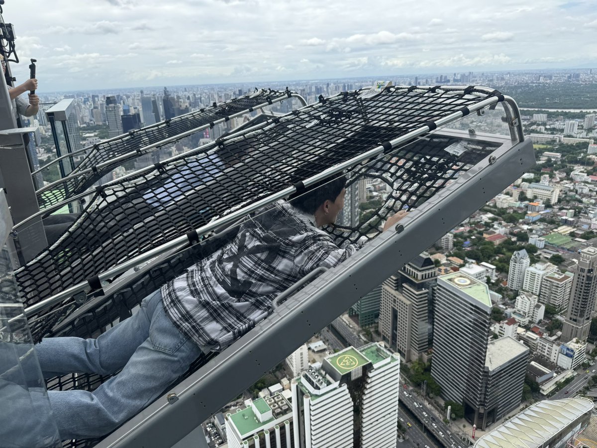 LenyaiGroup's tweet photo. #mahanakhonbangkokitilt #itilt #ไอทิลท์ #extreme #skywalk #skyverse #activity #จุดชมวิว #ตึกมหานคร #kingpower #kingpowermahanakhon #bangkok #เปิดซิง #ครั้งแรก #เปิดซิงครั้งแรก #firsttime #เล่นใหญ่ #lenyai #เล่นใหญ่ชาแนล #lenyaichannel
Youtube: LenYai Channel
FB: LenYai Channel https://t.co/N5LLgAQV3f