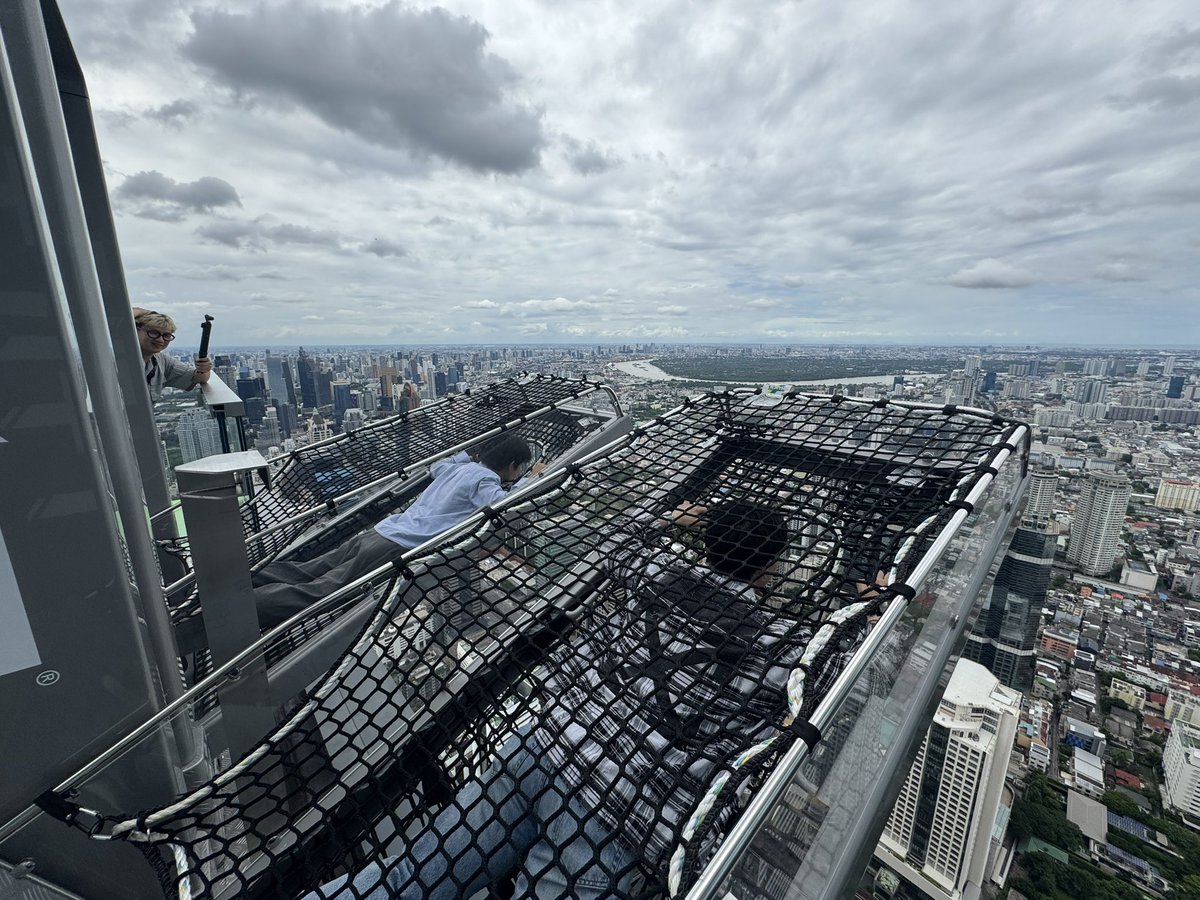 LenyaiGroup's tweet photo. #mahanakhonbangkokitilt #itilt #ไอทิลท์ #extreme #skywalk #skyverse #activity #จุดชมวิว #ตึกมหานคร #kingpower #kingpowermahanakhon #bangkok #เปิดซิง #ครั้งแรก #เปิดซิงครั้งแรก #firsttime #เล่นใหญ่ #lenyai #เล่นใหญ่ชาแนล #lenyaichannel
Youtube: LenYai Channel
FB: LenYai Channel https://t.co/N5LLgAQV3f
