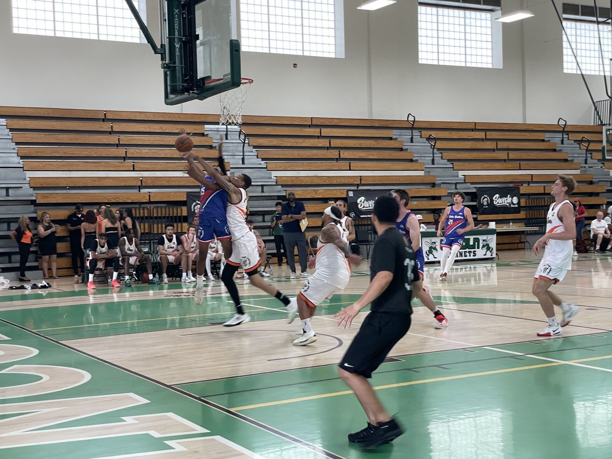 Intense battle as newcomers San Diego Suns look to knock off last year’s champs Elite Ballers. 20-20 6:42 2nd quarter