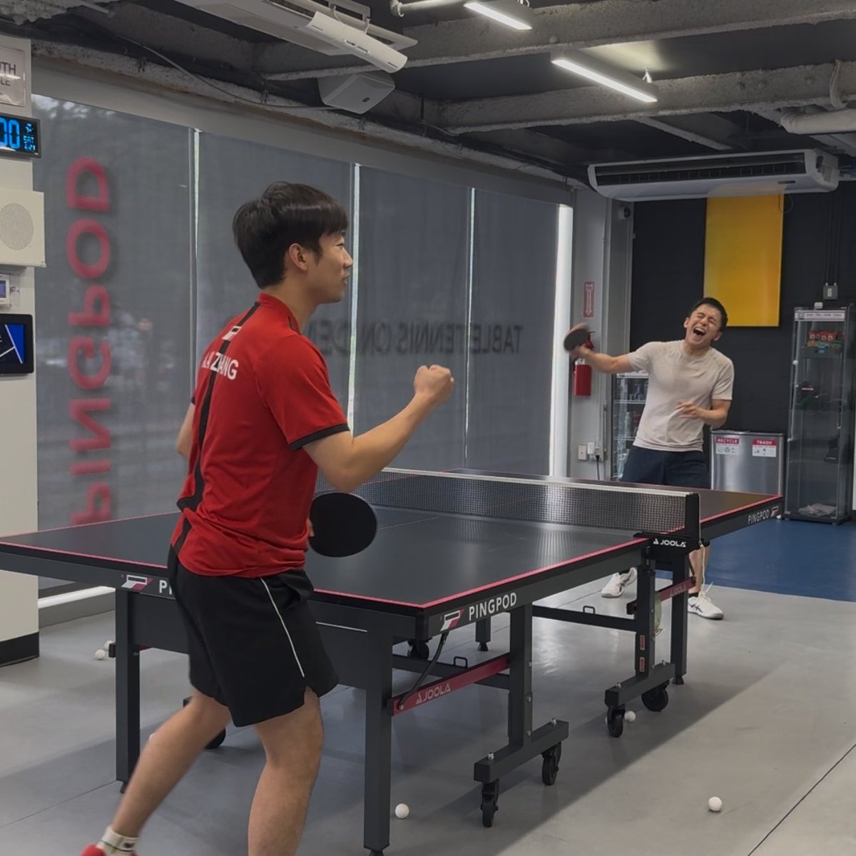 lchylch's tweet photo. it's not everyday you get to train table tennis 🏓 with olympic level coaches. shoutout to #pingpod for making this possible

coaches
=> meet you where you're at
=> provide surgical tips that instantly change you game
=> humor you w their non-dominant hand

Allium Blockchain data is no different
🌎data delivery, world wide
⚡️industry leading Time to Insight
🤗we fun (i think?)

if you are a 3x engineer background with USATT >1500, drop me a DM!