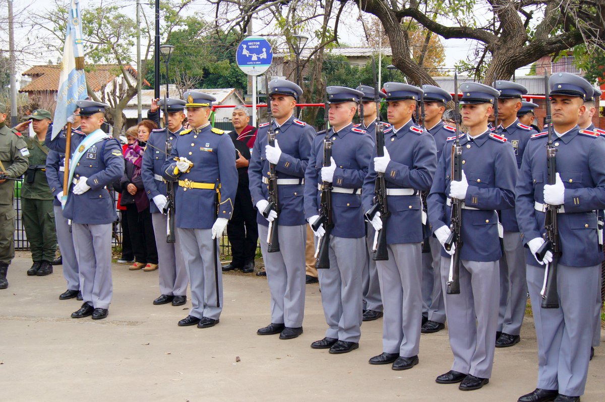 esesc_argentina's tweet photo. Te mostramos mas imagenes de lo que fue la jornada del día sábado en la Plaza Güemes, donde la #ESESC, participó junto a la Gendarmería Nacional, Bomberos Voluntarios, Policía y distintas organizaciones civiles que representaron un espacio dedicado al General Güemes. https://t.co/ZBMllvtoJF