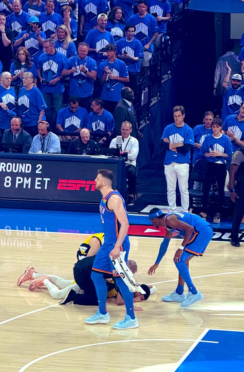 BenGolliver's tweet image. Thunder star Shai Gilgeous-Alexander checks on Pacers star Tyrese Haliburton who was pounding the court in pain after falling. 
- Haliburton had to be helped to bench and put no weight on right leg