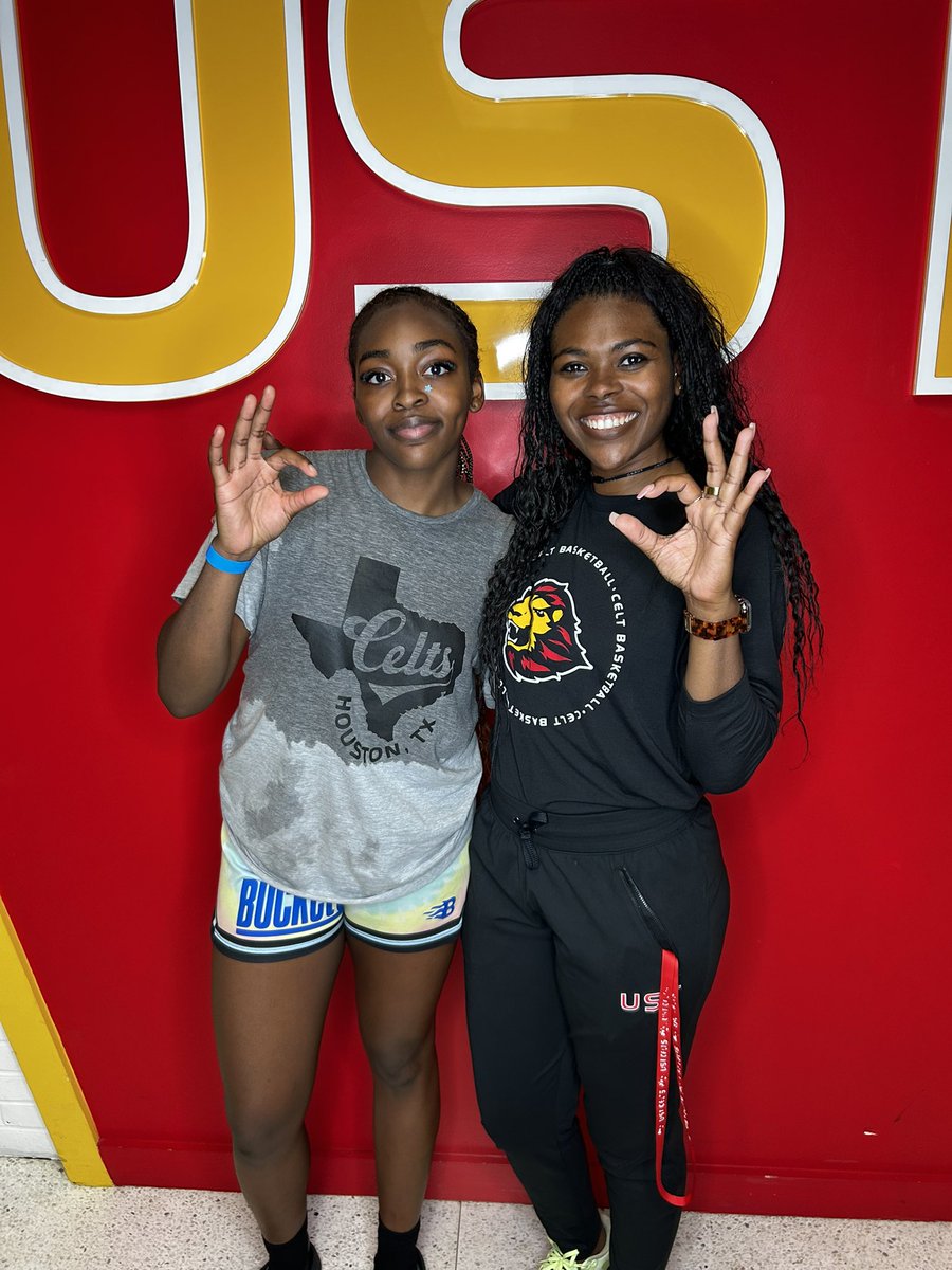iam_liyahsinai's tweet photo. After a great camp and a conversation with Coach El-Ward, I am extremely excited to announce my very first offer from the University of St. Thomas (Houston)!!! @USTWBB https://t.co/e0BqFwVszg