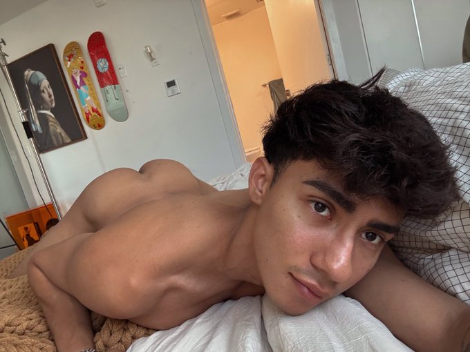 Watch Luca Ambrose's leaked NSFW photo on TwXstars