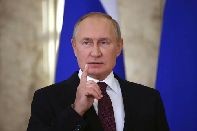 ELeyva1987's tweet photo. Putin enciende las alarmas sobre la posibilidad de una tercera guerra mundial: "Me preocupa, lo digo sin ninguna ironía". #NoALasGuerra https://t.co/n72xEF2vWA