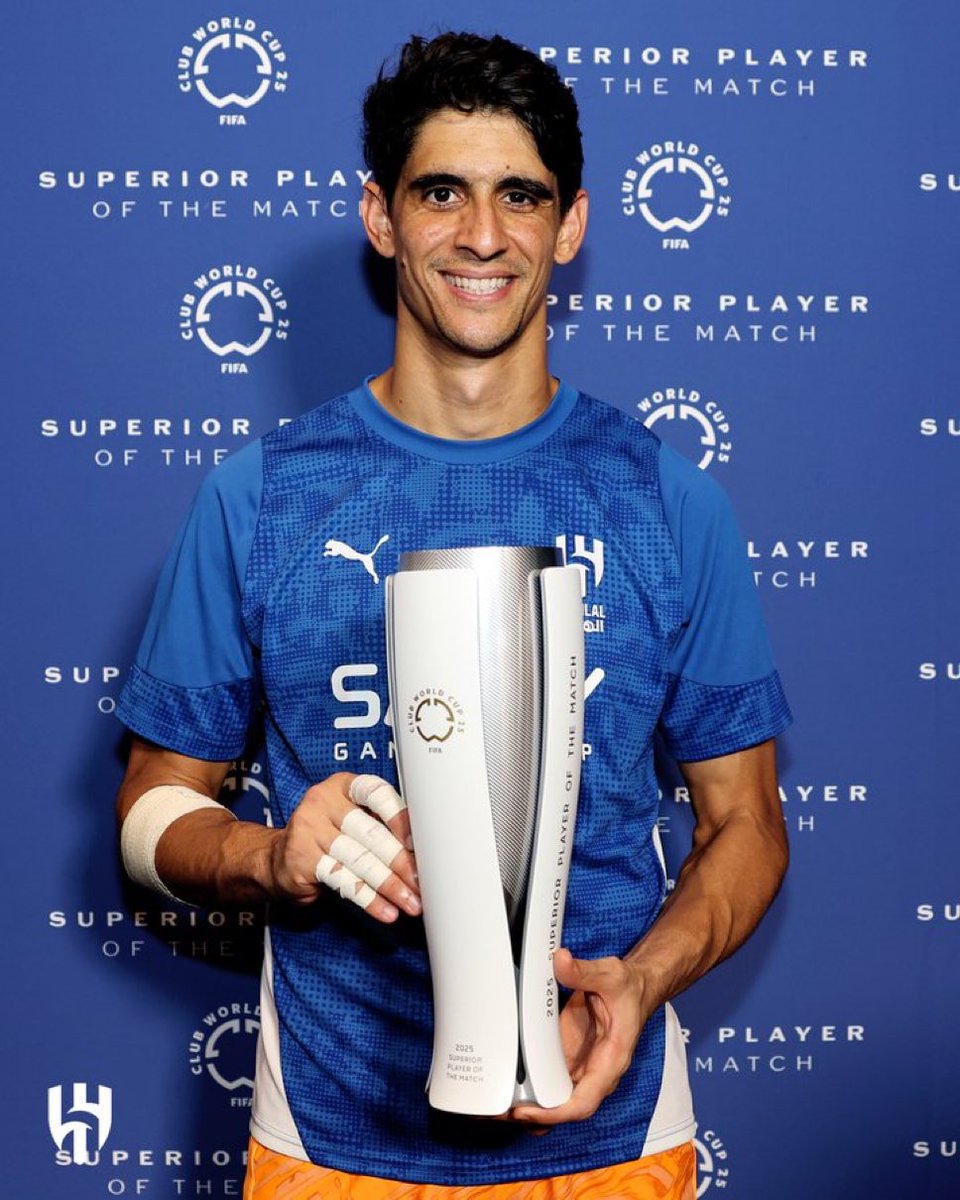 🚨🚨🚨🚨🚨🚨🚨🚨🚨🚨🚨🚨🚨

ياسين بونو افضل لاعب في المباراة