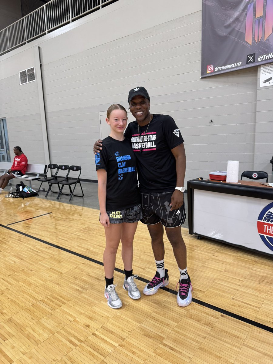 Brandon Clay Brand Marketing
Powered x @brandonclaypsb

“The Best Evals &amp; Marketing in 🏀”

🚨MEMBER UPDATE🚨

Indiana was FULL of clients:

‘29 Addison Blum
‘29 Bayleigh Eisele
‘30 Jill Loper
‘30 Katelyn Tofani

➡️ JOIN THE PROGRAM TODAY: peachstatebasketball.com/brandon-clay-c… #BClayMarketing