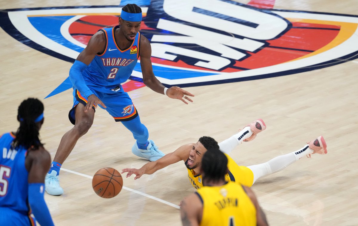 A look at Tyrese as he goes down in pain. #NBAFinals

Photos by <a href="/ctannous98/">Christine Tannous</a>