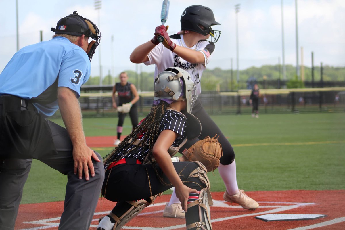 MelodyMill30256's tweet photo. 18.2 innings behind the plate- 1 passed ball! 
#LARAGE
#CATCHERSLIFE
#TEAMWORK https://t.co/Vxn3FZ0SAy