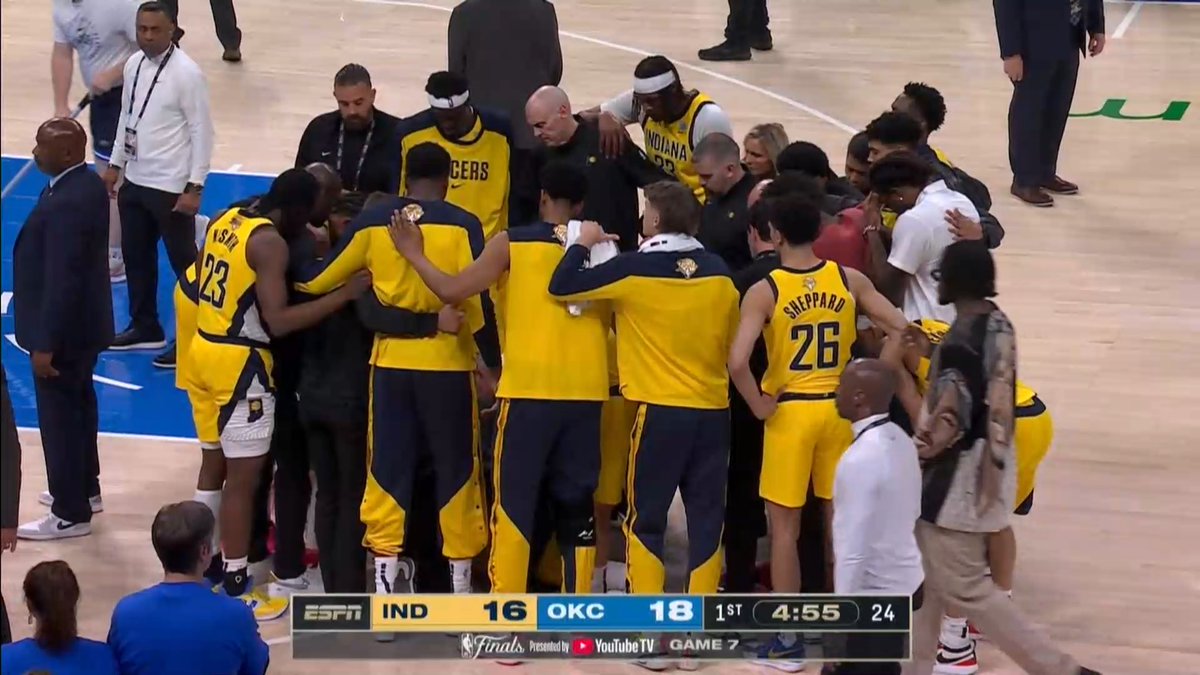 Prayers up for Tyrese Haliburton. He went down with a right leg injury. His whole squad went out to the floor to be there with him