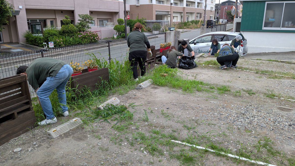 Wonderchef_Itoh's tweet photo. #wonderchef 本社です。おはようございます。
今朝は15分後に大雨が来るという予報の曇り空の下、伸び切った雑草を皆で抜きました!撤収直後にほんとに大雨(@_@;)
#ワンダーシェフ
#草抜き
#大雨 https://t.co/AzefMkd271