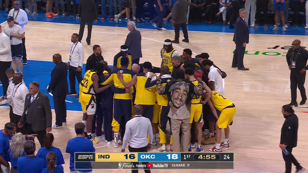 NBATV's tweet photo. Tyrese Haliburton has sufferred an apparent right leg injury.

His Pacers teammates surrounded him as he was helped off the court 🙏 https://t.co/EoqDbFZXTR