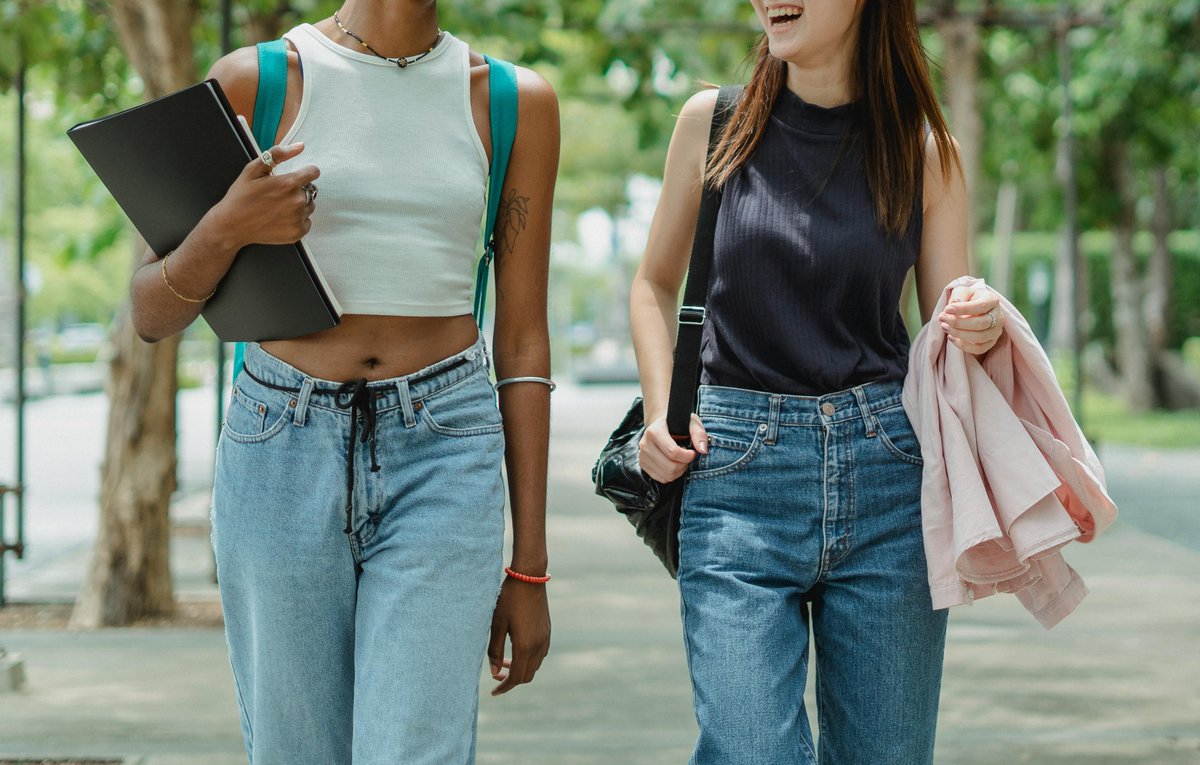 Self-storage for college students is a great way to keep your things in order when you're living between the campus and home. buff.ly/3o9mEqo