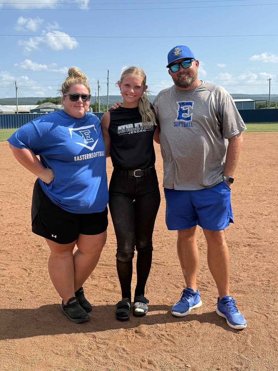 addieschovanec's tweet photo. Had a great time today at EOSC playing a little ball and touring the campus!  Thanks to Coach A and Coach Whisenhunt for a great day!  #rollneers

@CoachAnthony31 @CoachKendraW @EOSC_Softball @RustyWincheste1 @AthleticsJendro @BrianJendro https://t.co/IdOMj2tUOq