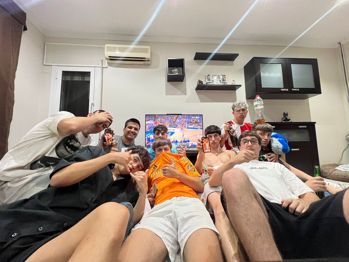 tomasit011's tweet photo. #LasFinalesDeTodaLaVida https://t.co/k6L9sg3PoH