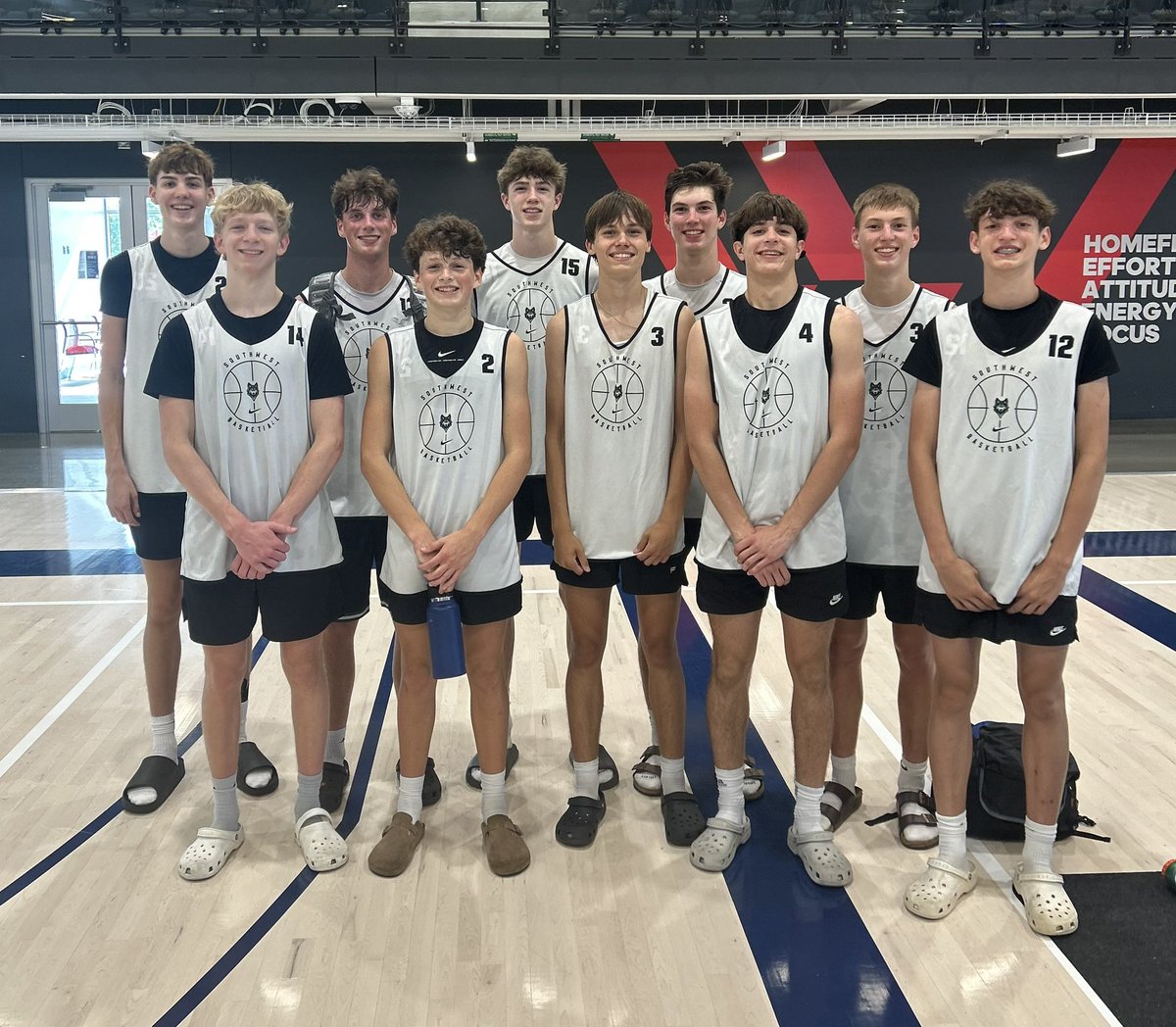 Our squad went 3-1 this weekend at the @mw_showcase, but more importantly we continue to grow as a team. The chemistry, hustle, &amp; unselfishness on the court is a direct reflection of the work these guys have been putting in all summer 💪

Let’s keep building 📈🎍

#ProtectThePack