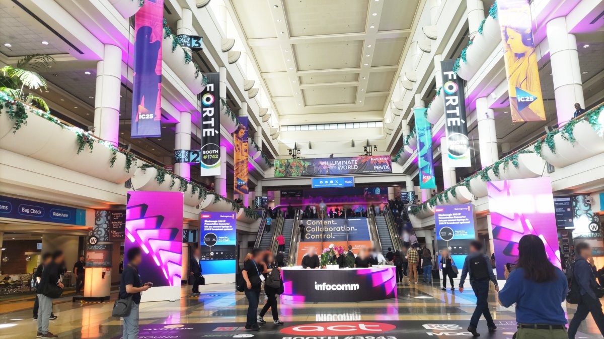 ray_showtech's tweet image. RayはJVR協会の海外視察ツアーに参加させていただきました🇺🇸
#InfoComm では世界各国から最先端技術を持つ企業が集結！🌎✨多様な製品が展示されていました!!

@InfoComm #株式会社レイ #展示会