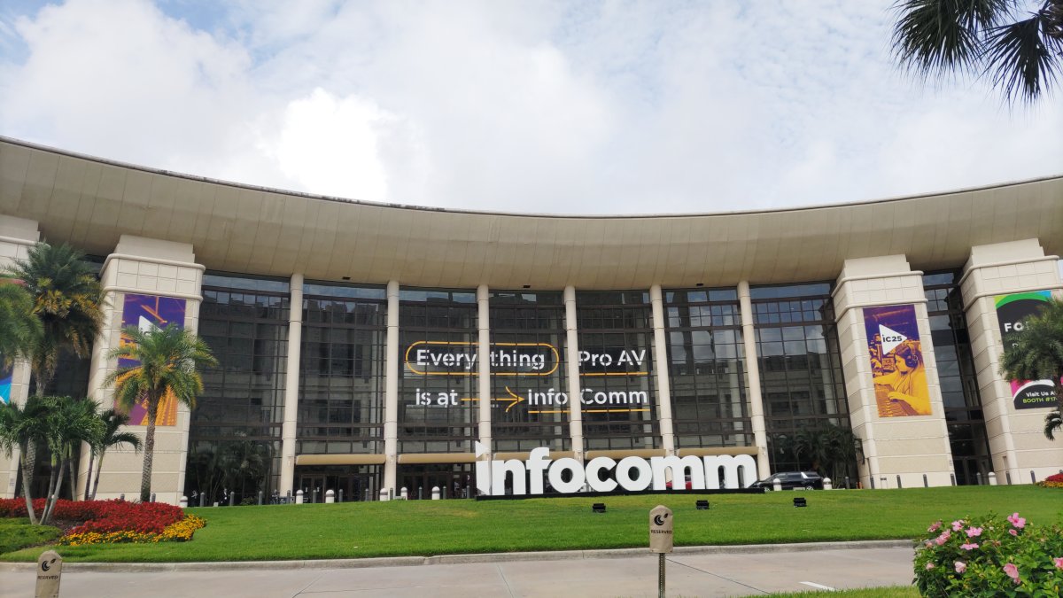 ray_showtech's tweet image. RayはJVR協会の海外視察ツアーに参加させていただきました🇺🇸
#InfoComm では世界各国から最先端技術を持つ企業が集結！🌎✨多様な製品が展示されていました!!

@InfoComm #株式会社レイ #展示会