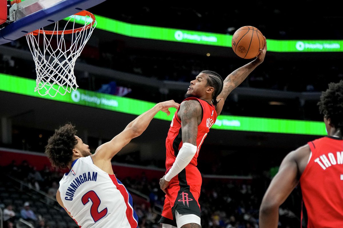 CryLawson's tweet photo. You embraced the city. From a 19 year old kid to a now proud father. Through the cold streaks and the criticism, you kept pushing. The lows were low,but the highs were higher. It wasn’t supposed to end like this. Wishing you nothing but success. You’ll be missed. Good luck 4️⃣❤️😢 https://t.co/2m3GSfRTIi