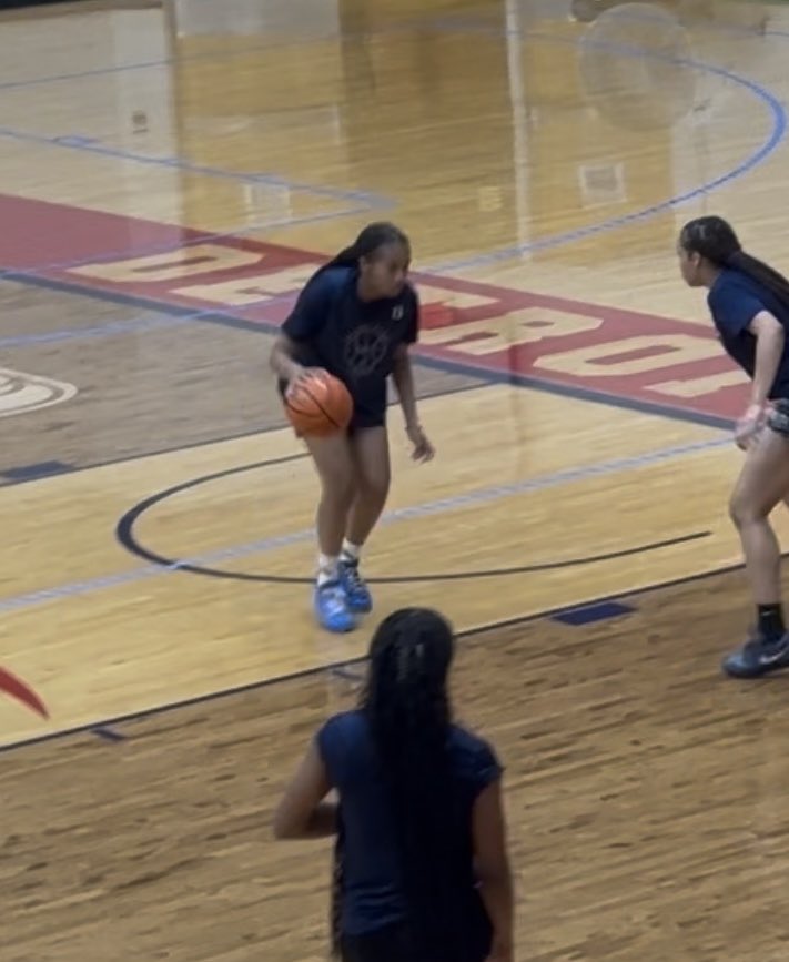 kyndall_burgess's tweet photo. Thank you @DetroitWBB and Coach @haffeyk for hosting an amazing camp today! Grateful for the chance to learn, compete, and grow #KenwoodAcademy
#ChicagoHoopsExpress
#ClassOf2028 #GrindSeason
@coachtone_
@chihoopsexpress
@bleedgbb https://t.co/xfxfl27vXG