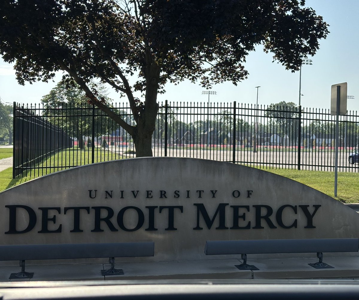 kyndall_burgess's tweet photo. Thank you @DetroitWBB and Coach @haffeyk for hosting an amazing camp today! Grateful for the chance to learn, compete, and grow #KenwoodAcademy
#ChicagoHoopsExpress
#ClassOf2028 #GrindSeason
@coachtone_
@chihoopsexpress
@bleedgbb https://t.co/xfxfl27vXG