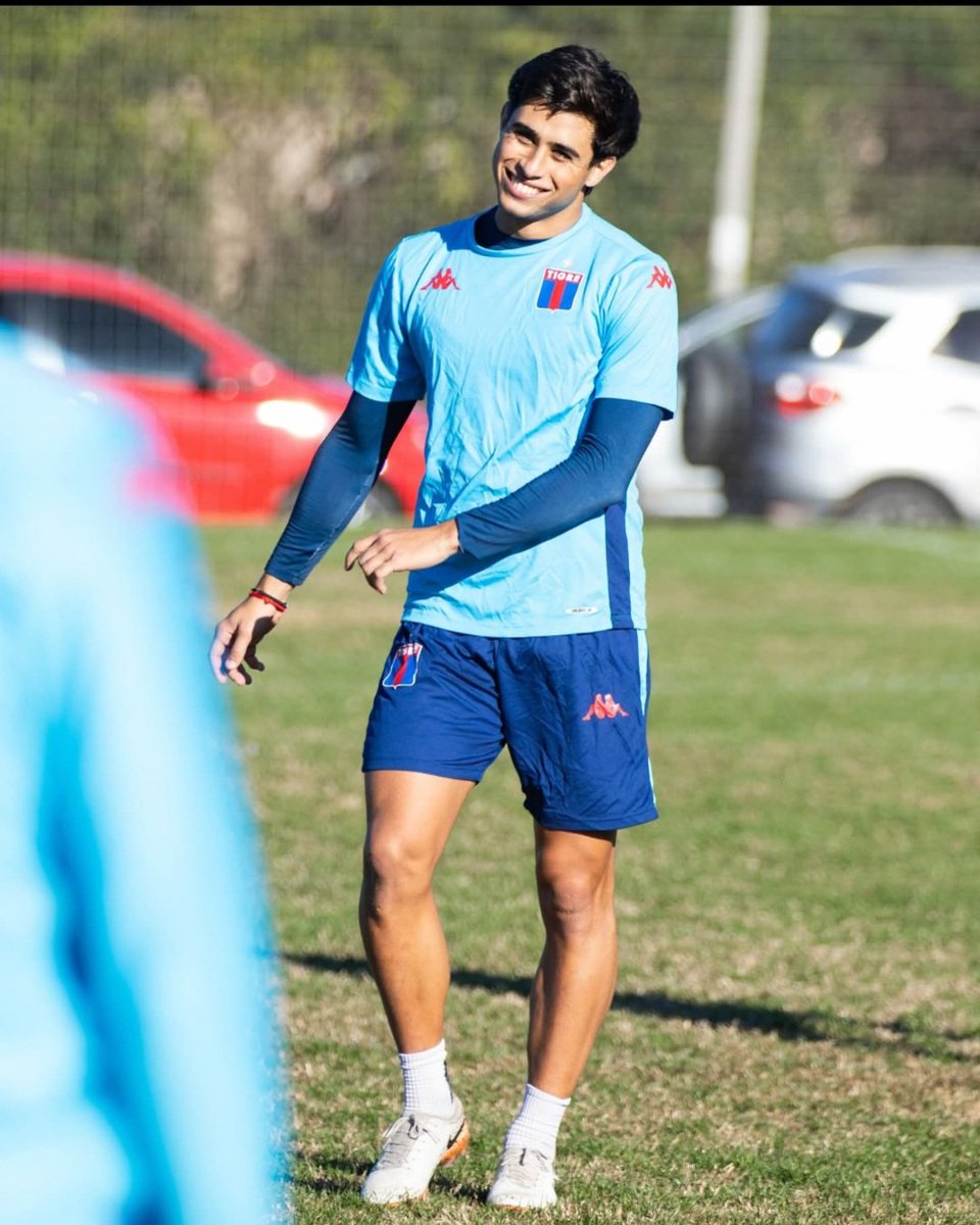 Guillermo Cardozo 🎙 (@gu2lle) on Twitter photo #Tigre El Director Deportivo de Olympiacos está en Argentina para intentar cerrar a Lolo en las próximas horas. Como contó <a href="/garcialuciano27/">Luciano García</a> , otros equipos de Europa empiezan a pujar fuerte por él. #Tigre El Director Deportivo de Olympiacos está en Argentina para intentar cerrar a Lolo en las próximas horas. Como contó <a href="/garcialuciano27/">Luciano García</a> , otros equipos de Europa empiezan a pujar fuerte por él.