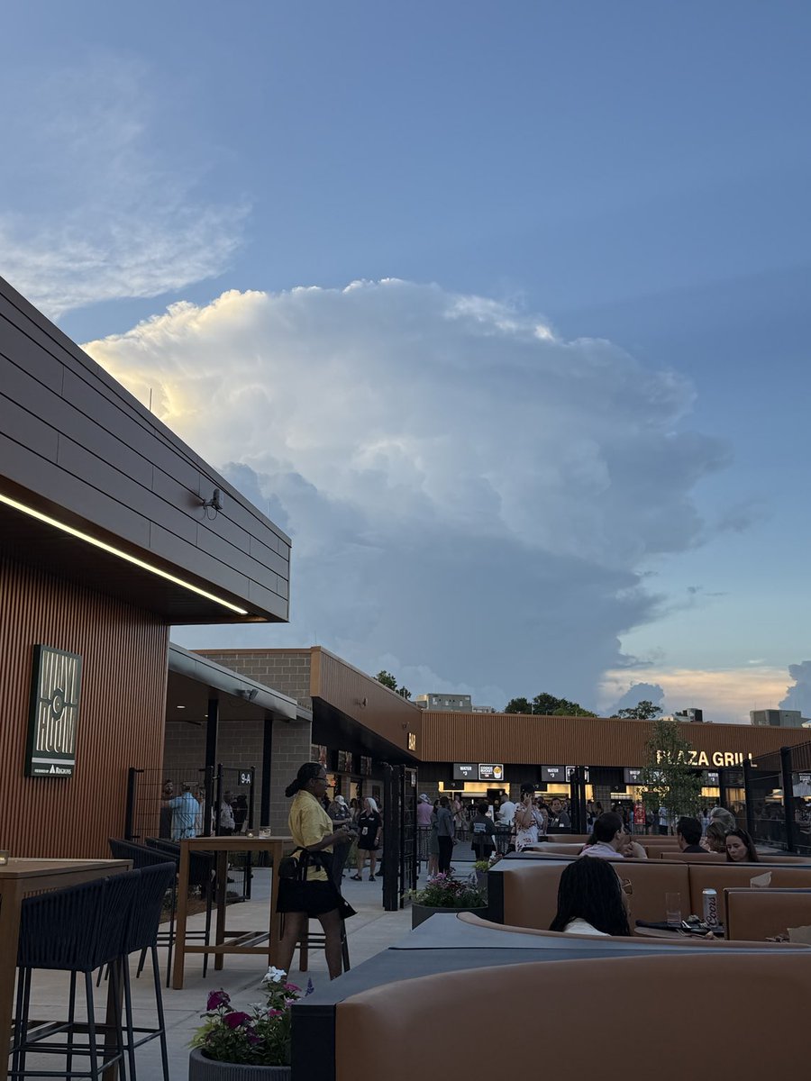 wxhistorian's tweet image. Storm over southwestern Blount County from @CocaColaAmp before first ever show! Will stay north of venue. @spann
