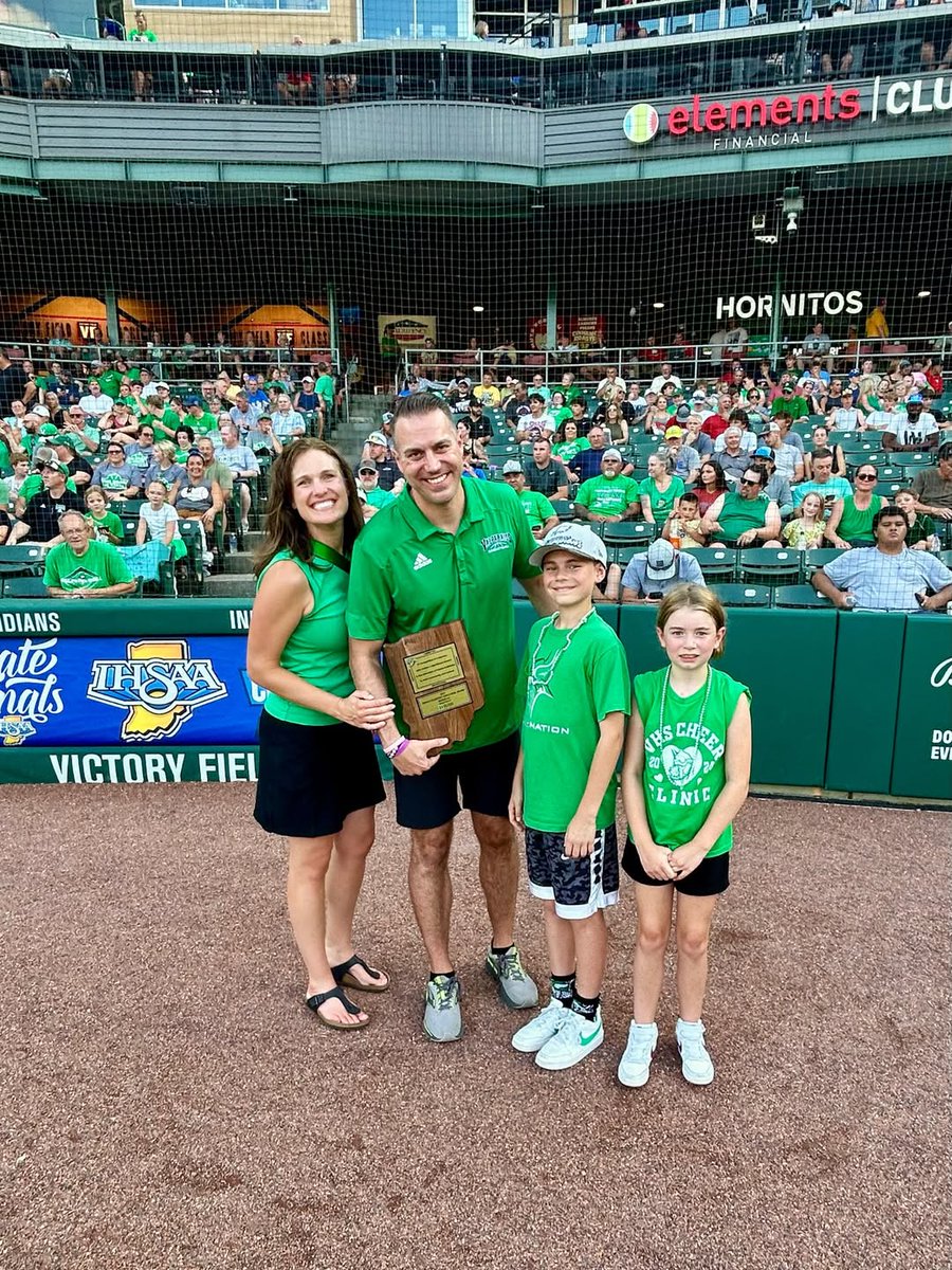 Valpo's baseball team isn't the only one with a new championship title... Valparaiso High School's Mr. Ben Lieske was recognized with the IHSAA Champion Educator Award! As an outstanding teacher and coach, this award was well deserved. Congratulations! 💚⚾
Credit: