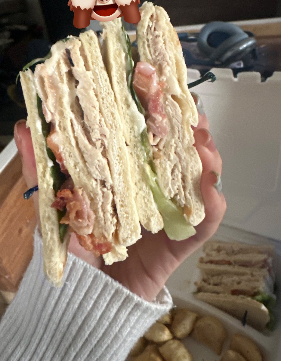 kenn0va's tweet photo. dinner 
-
three of these bad boys 540-600kal
4 mini perogis 140
-
680-740kal

im giving my bmr a little boost so that i dont stay stagnant for too long so today is a higher calorie day at 890-950kal so far
its 8pm rn https://t.co/Cg1GSZ7ufb